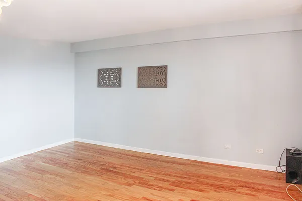 Sold by Thomas Lipovetsky, LREB | media 24