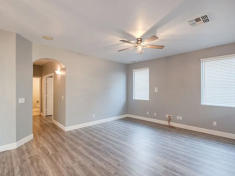 1546 E Nightingale Ln — Photo 16