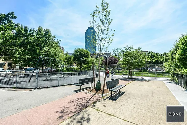 Sold by Bond New York | media 3