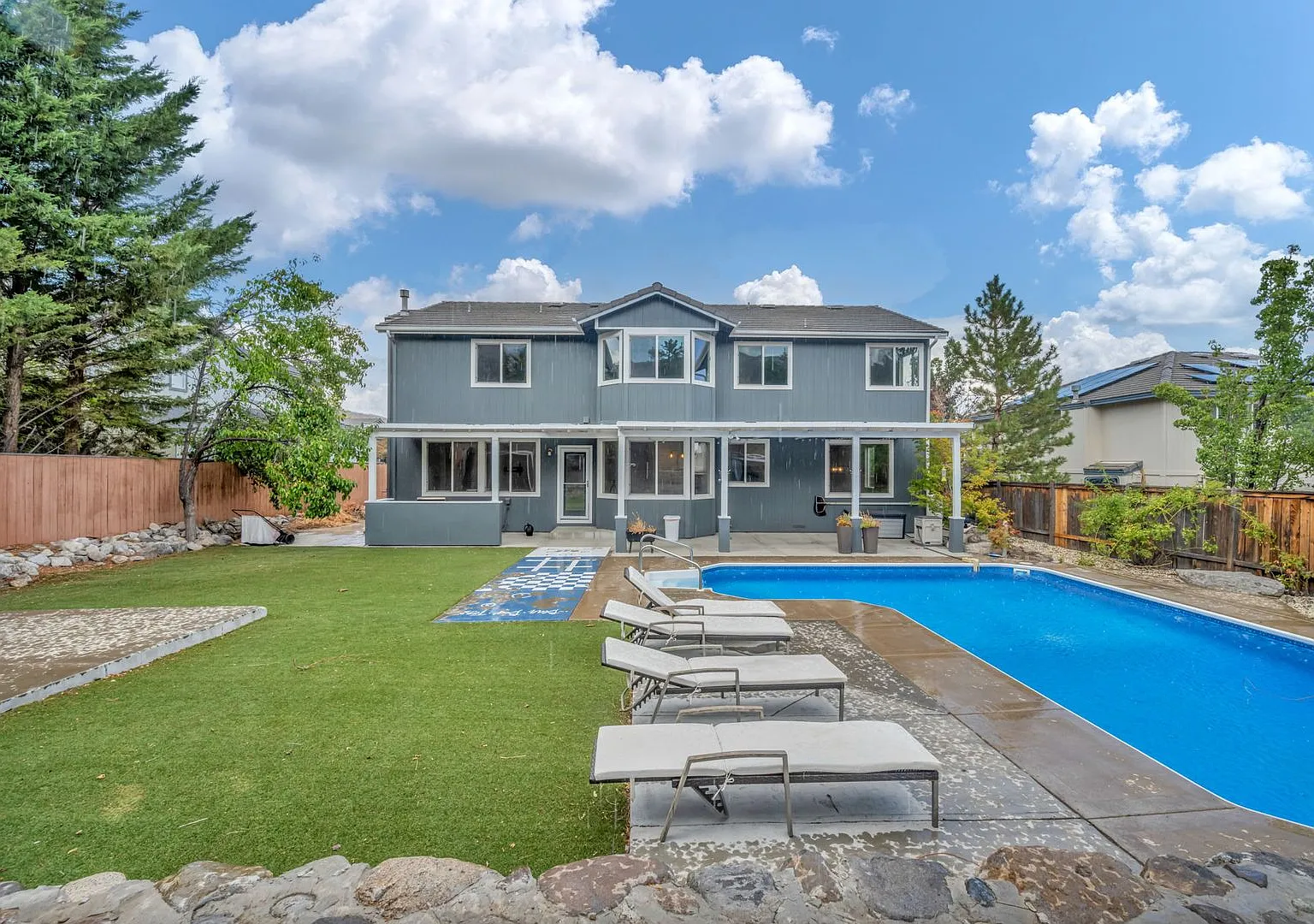 Fully Furnished All Utilities Included With Pool & Private Backayrd — Photo 1