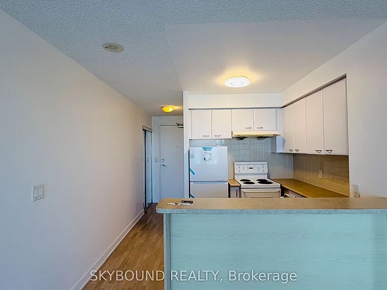 38 Lee Centre Dr #1702 — Photo 12