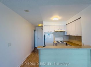 38 Lee Centre Dr #1702, Toronto, ON M1H 3J7