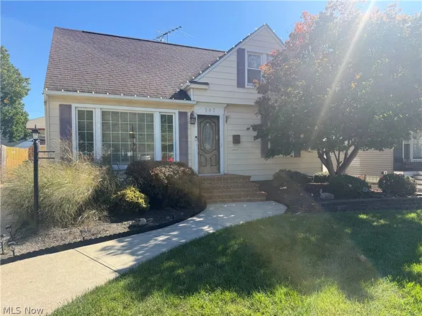 387 Beechwood Dr, Eastlake, OH 44095
