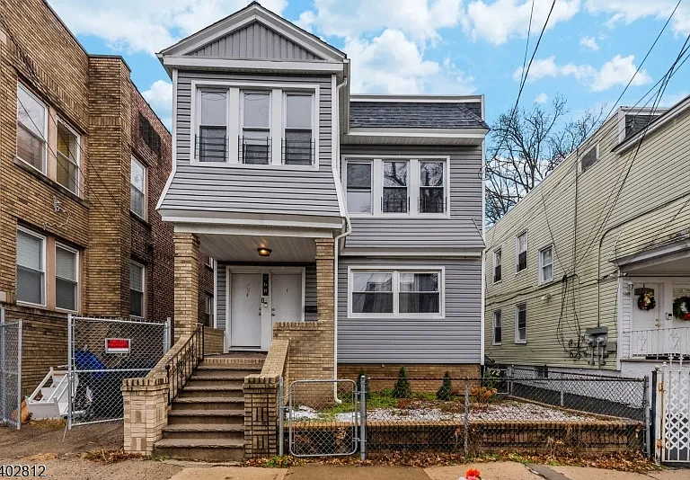 268 Leslie St — Photo 1