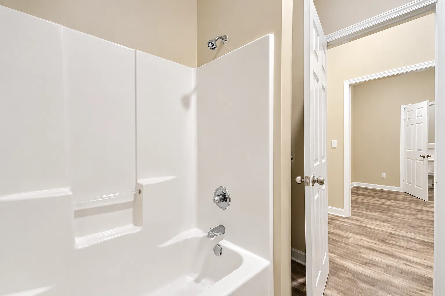 5 bed, 2150 sqft, $3,500 — Photo 4