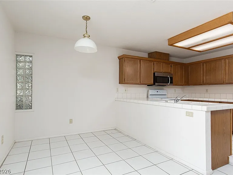 7281 Vista Bonita Dr — Photo 8