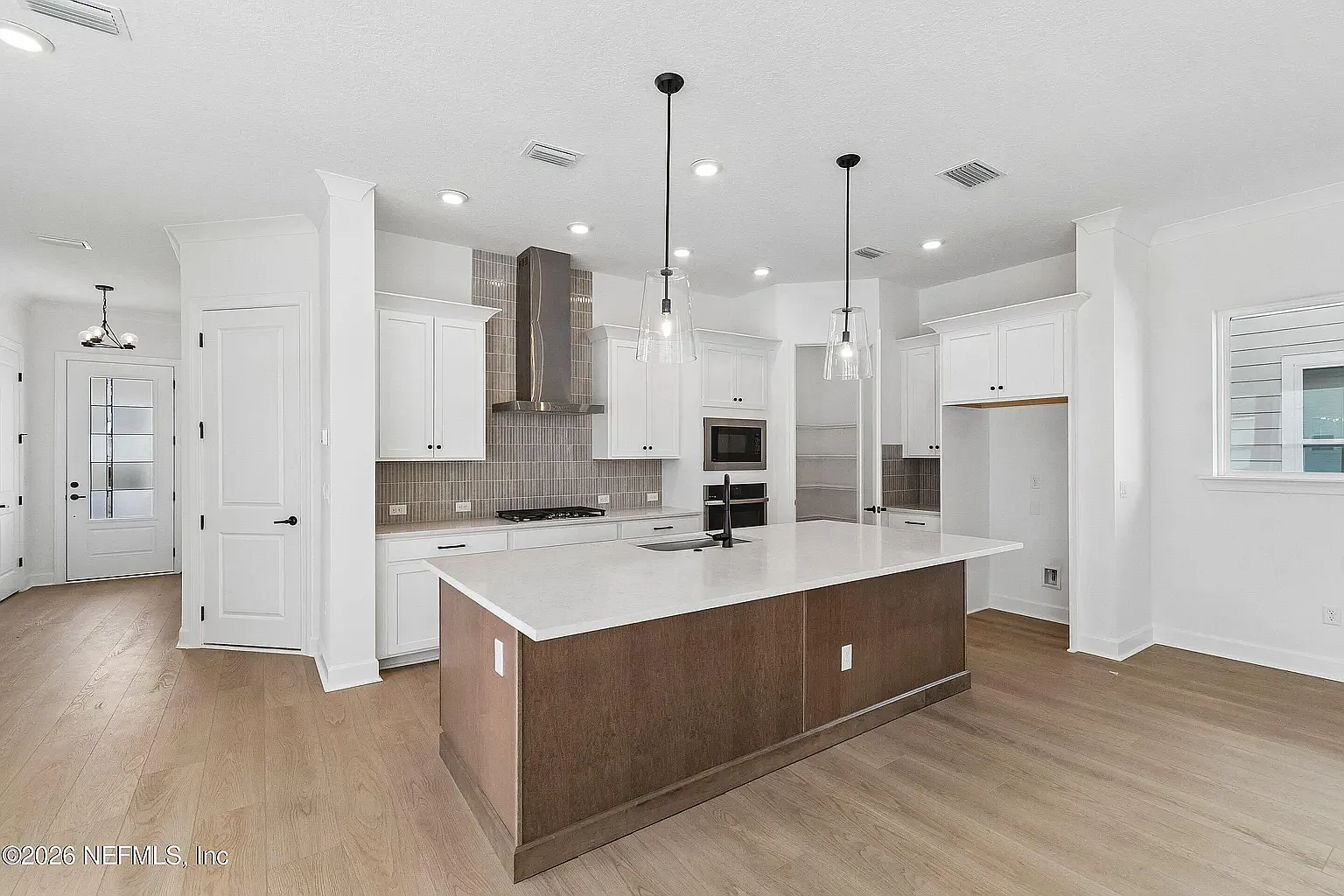 3 bed, 2399 sqft, $4,000 — Photo 4