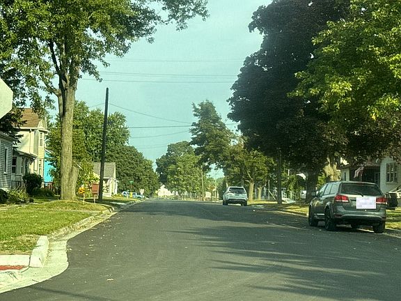 4th image of 635 Westminister St