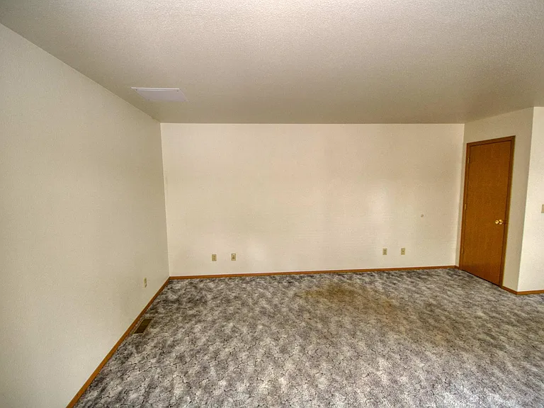 153 N Broadway St — Photo 4