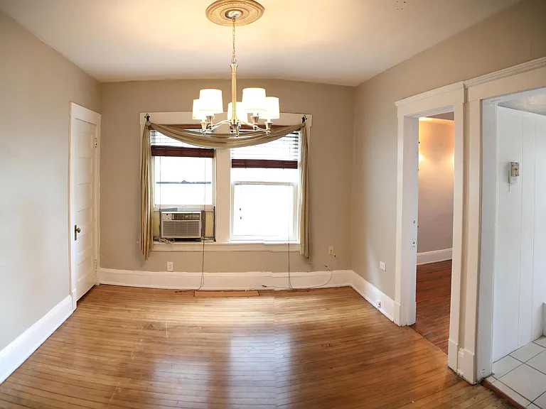 1323 Beach Ave #1 — Photo 14