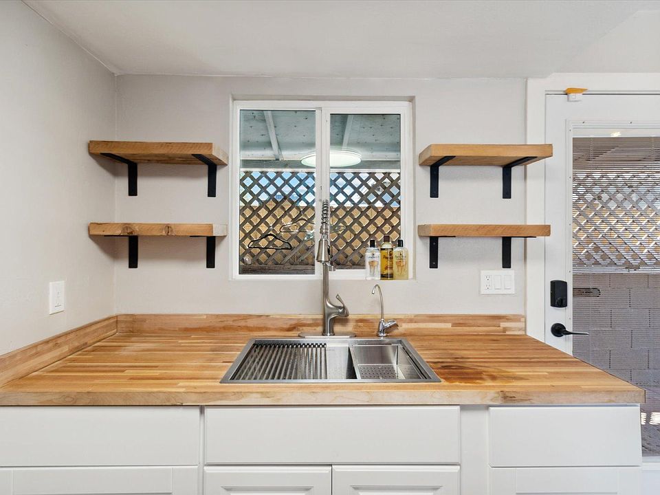 plenty of cabinet and shelf space in the kitchen