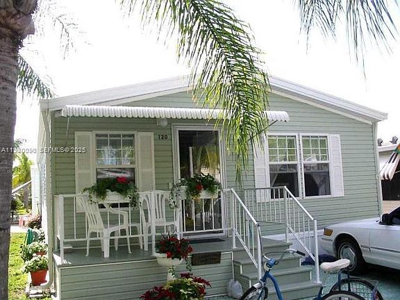 4th image of 120 Caravan Cir