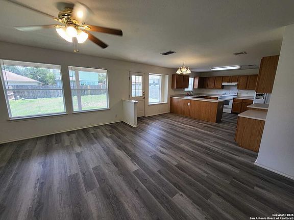5th image of 638 Granite Cliff
