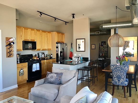 3rd image of 910 W Madison St APT 906E