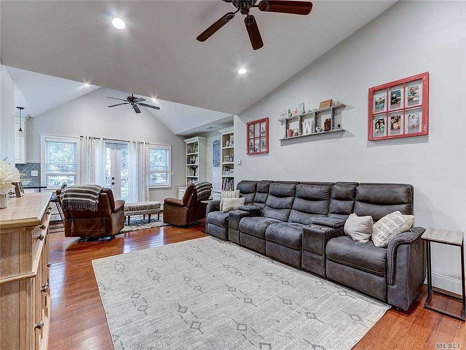 2nd image of 12 Fairwood Ln