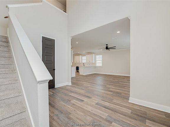 4th image of 800 Mineral Wells Ln