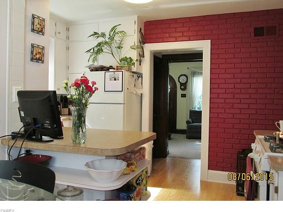 5th image of 331 Elm Dr