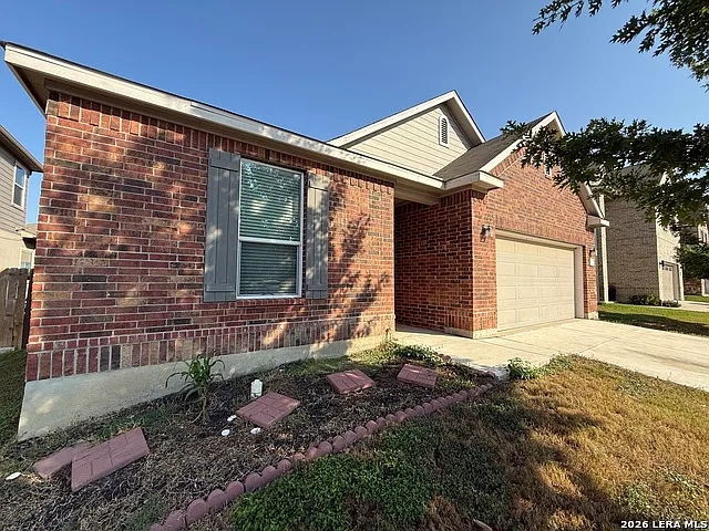 4 bed, 2.0 bath, 1710 sqft, $1,695 — Photo 3