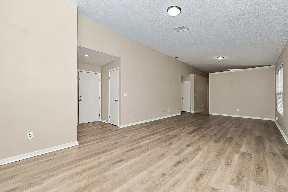 3 bed, 2.0 bath, 1384 sqft, $2,195 — Photo 4