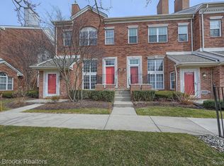 1504 Maryland Club Dr, Royal Oak, MI