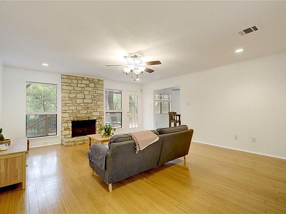 3rd image of 4502 Bridlewood Dr