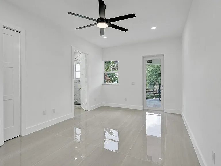1213 W Las Olas Blvd — Photo 8