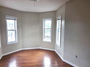 10 Lilley Ave APT 4, Lowell, MA 01850