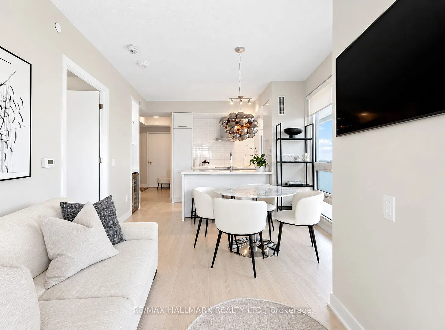 2 bed, $3,200 — Photo 1