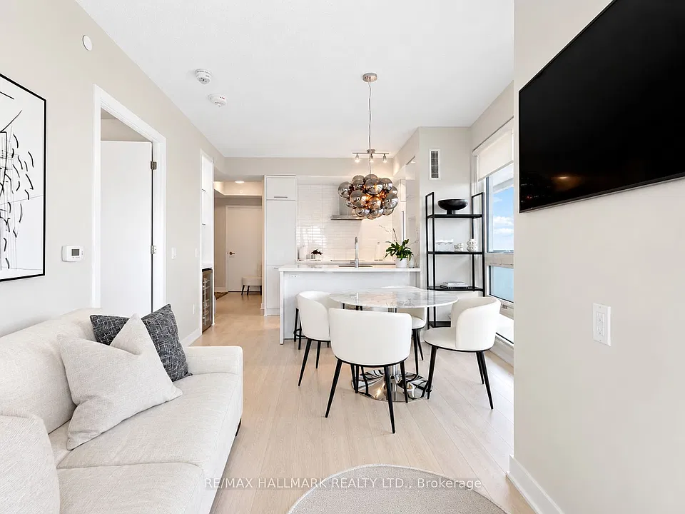 2221 Yonge St #4009