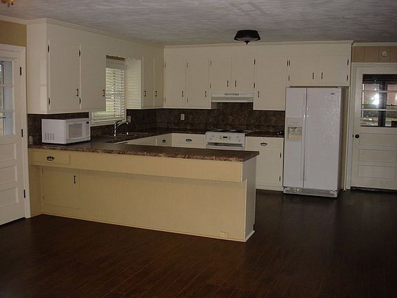 5th image of 2410 Shamrock Dr