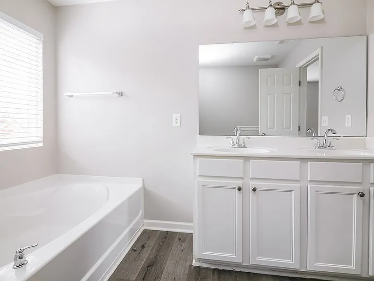 305 Farrington Dr — Photo 13