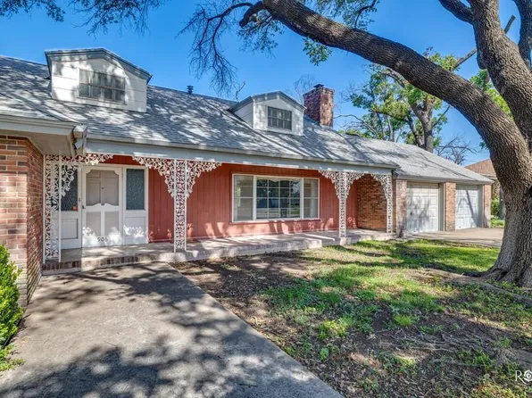 906 Avenue J, Ozona, TX 76943