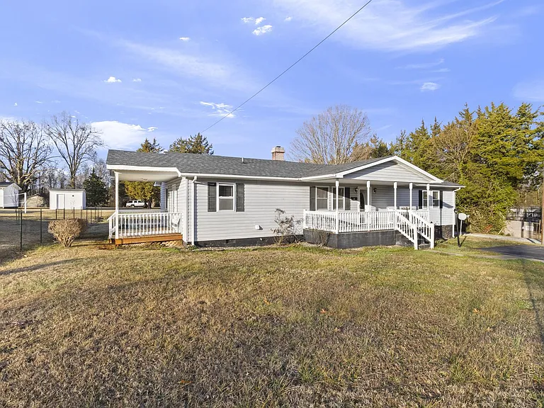 242 Dodd St — Photo 2