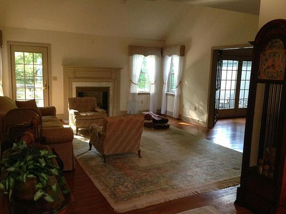 3rd image of 59 Deer Ford Dr