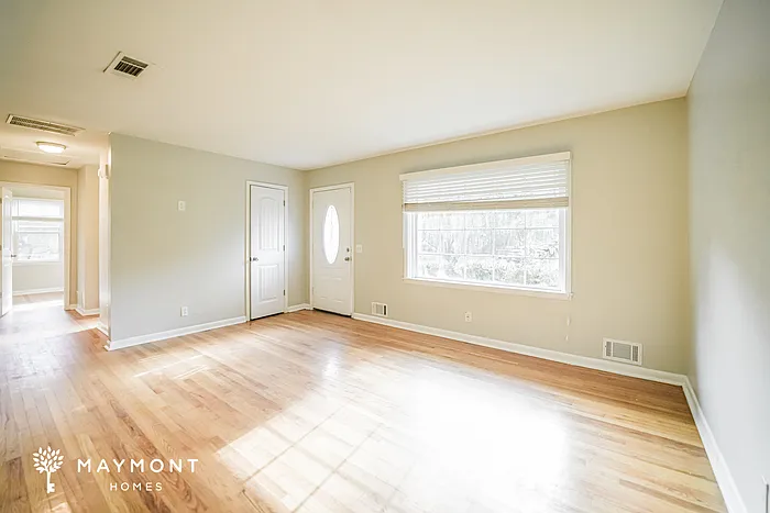 3 bed, 2.0 bath, 1300 sqft, $1,545 — Photo 4