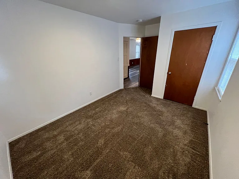 1016 E Roosevelt Ave — Photo 29