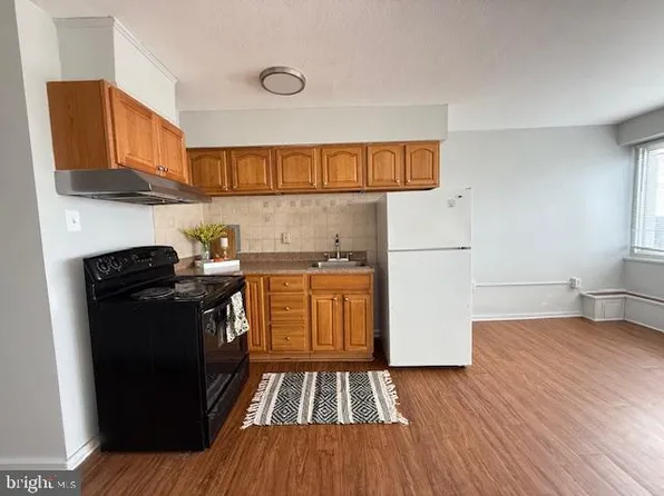 1111 Barclay Towers, Cherry Hill, NJ 08034