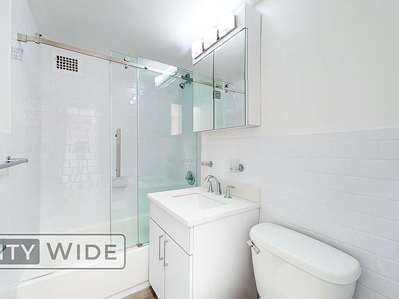5th image of 145 E 16th St APT 11P