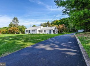 1076 Beck Mill Rd, Hanover, PA 17331