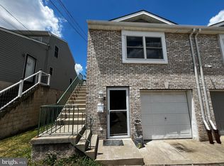 9242 Cambridge St, Philadelphia, PA 19114