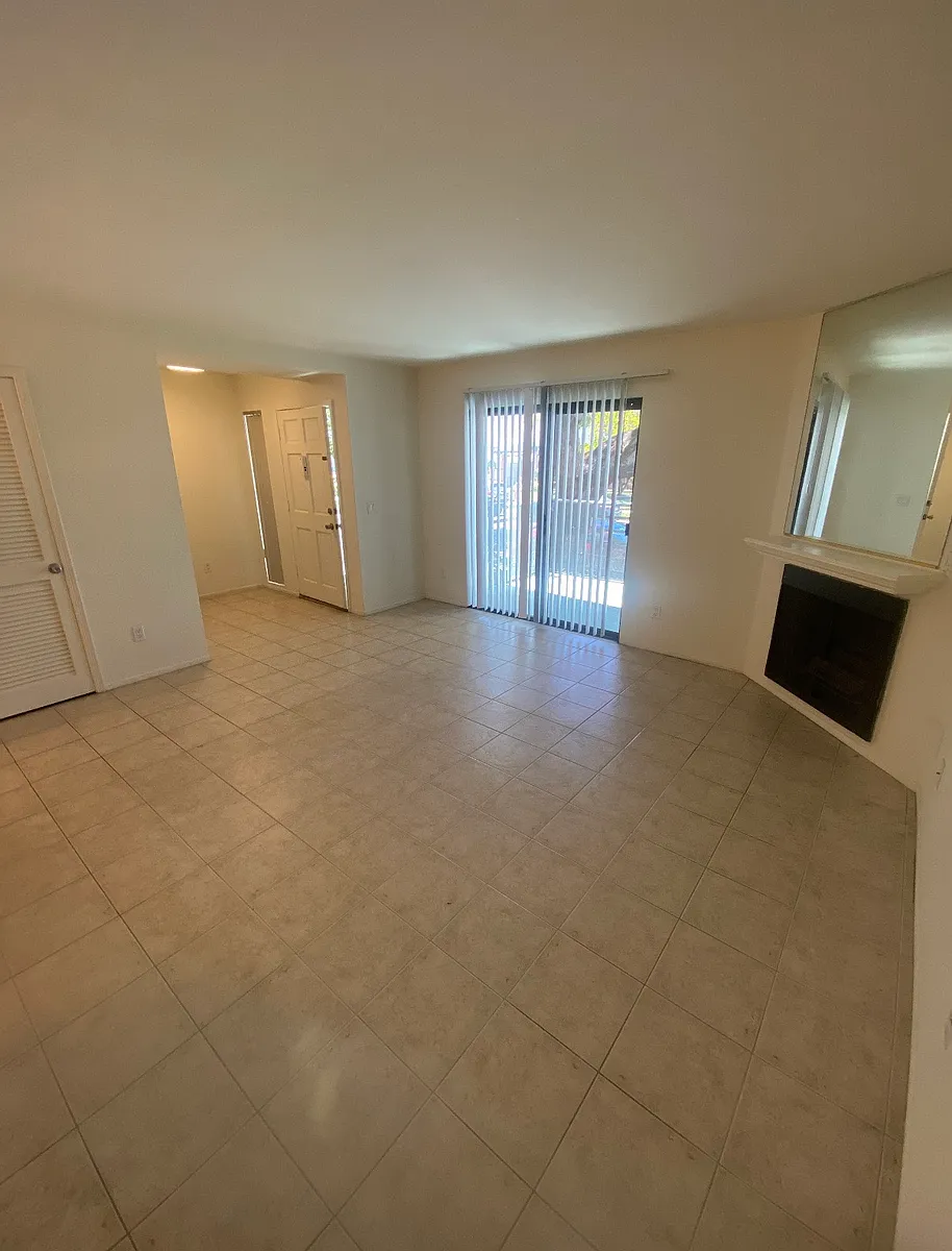 Building Photo - 1801 W Victory Blvd #109