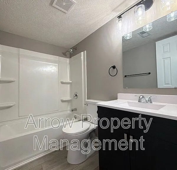 2140 J St #3 — Photo 7