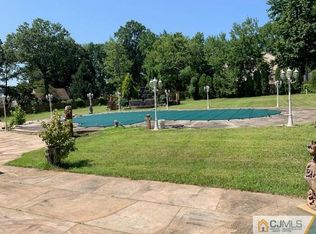 83 Ravine Dr, Colonia, NJ 07067