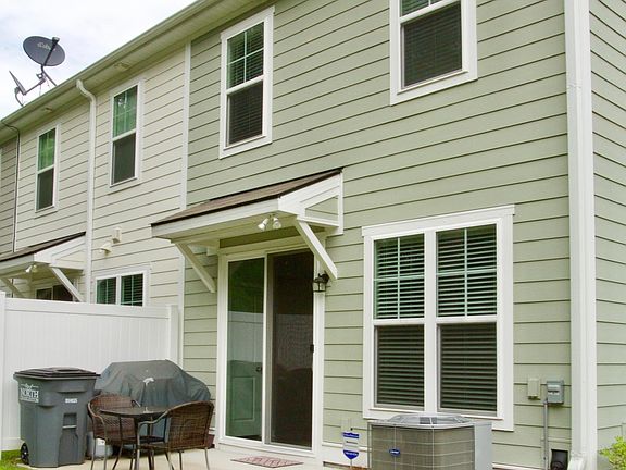 Townhouse backyard patio