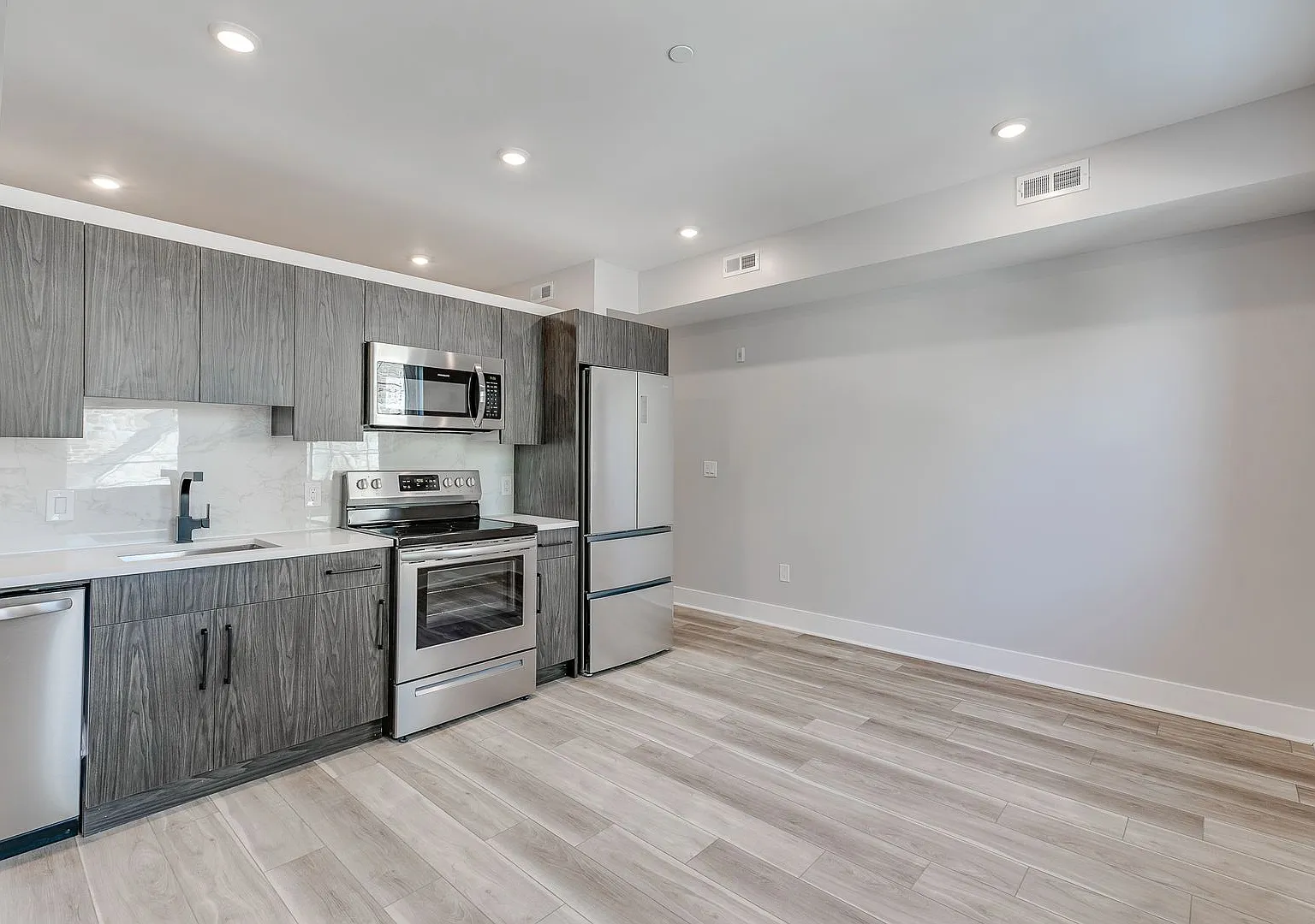 811 N 40th St — Photo 3