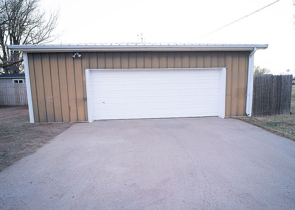 212 W M St, Leoti, KS 67861 Zillow