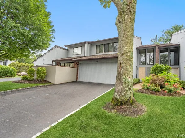 90 Foxwood Dr, Jericho, NY