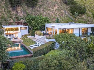 7933 Fareholm Dr, Los Angeles, CA 90046