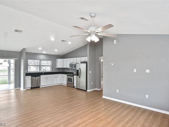 3rd image of 4016 35th St SW