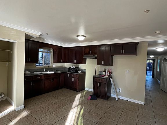2nd image of 10354 1/2 Wilmington Ave